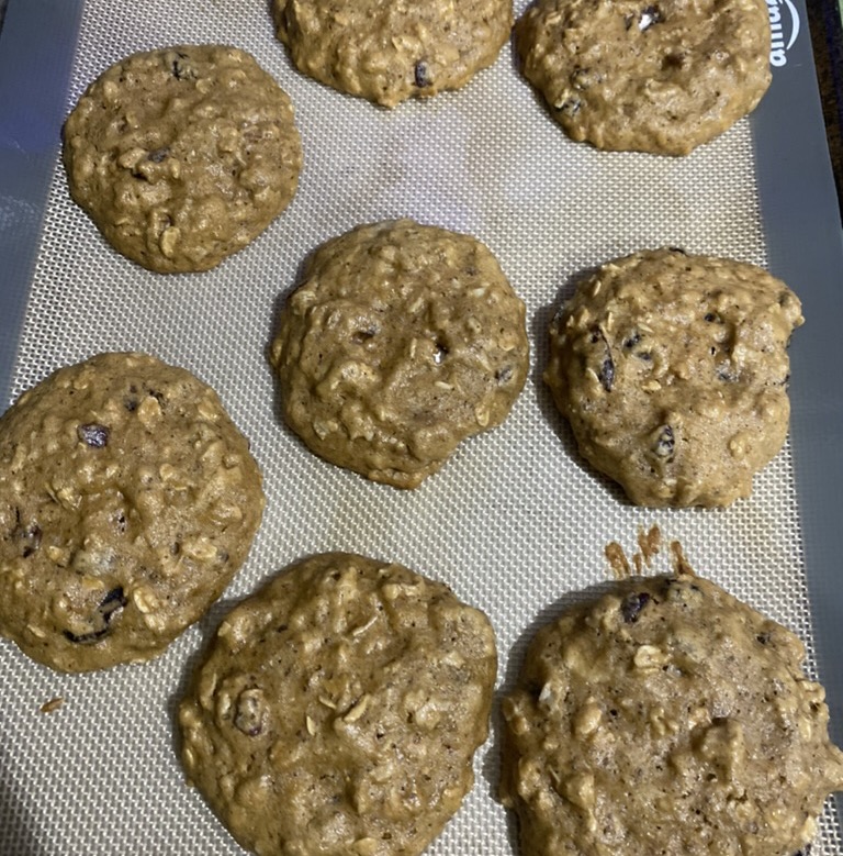 Vegan oatmeal and walnut cookies